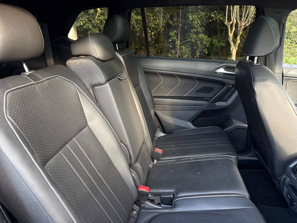 Used 2023 Volkswagen Tiguan SE R-Line image 28