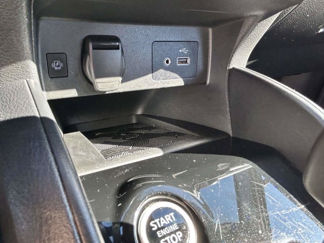 Used 2025 Nissan Versa SV FWD image 27