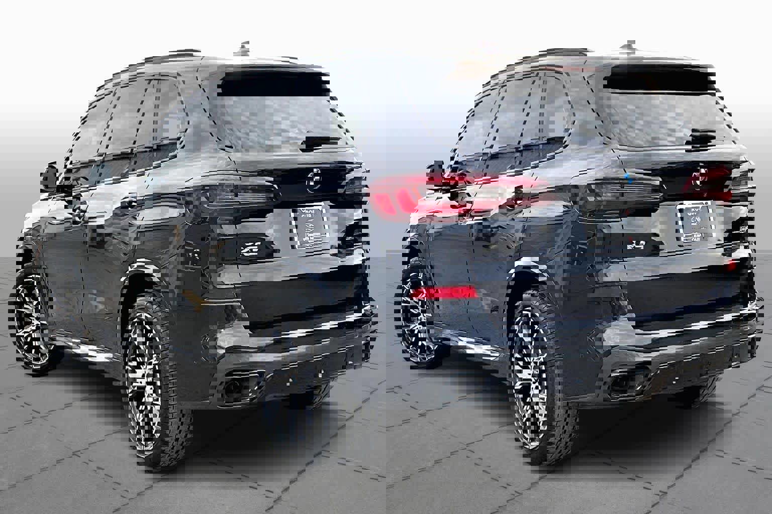 Used 2022 BMW X5 sDrive40i w/ M Sport Package image 4