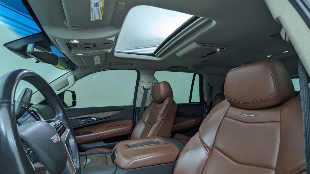 Used 2019 Cadillac Escalade Premium Luxury w/ Escalade Sport Edition AWD/4WD image 3