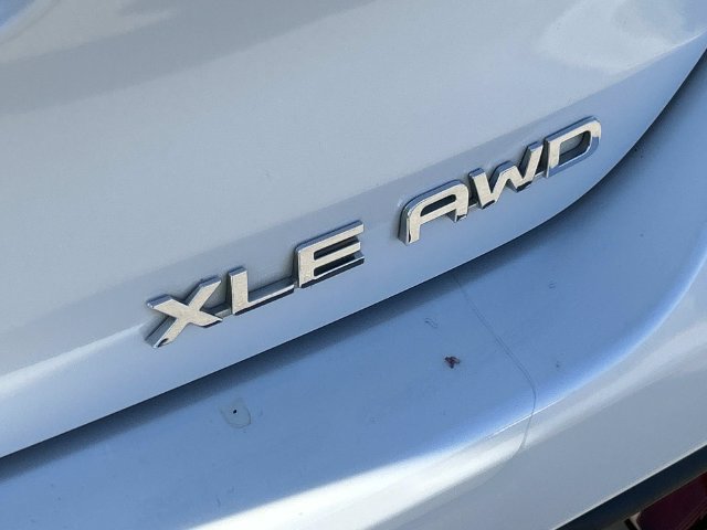 Used 2023 Toyota Highlander XLE AWD/4WD image 13