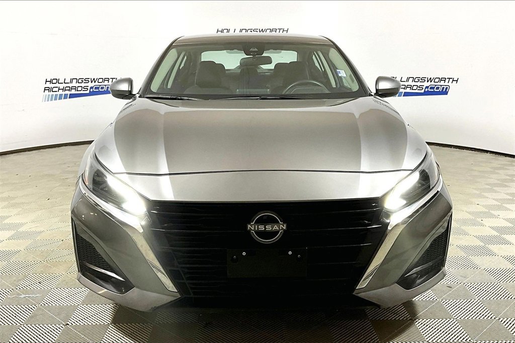 Used 2023 Nissan Altima 2.5 SV image 2