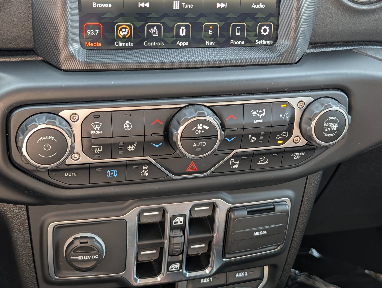 Used 2021 Jeep Wrangler Unlimited Sahara AWD/4WD image 29