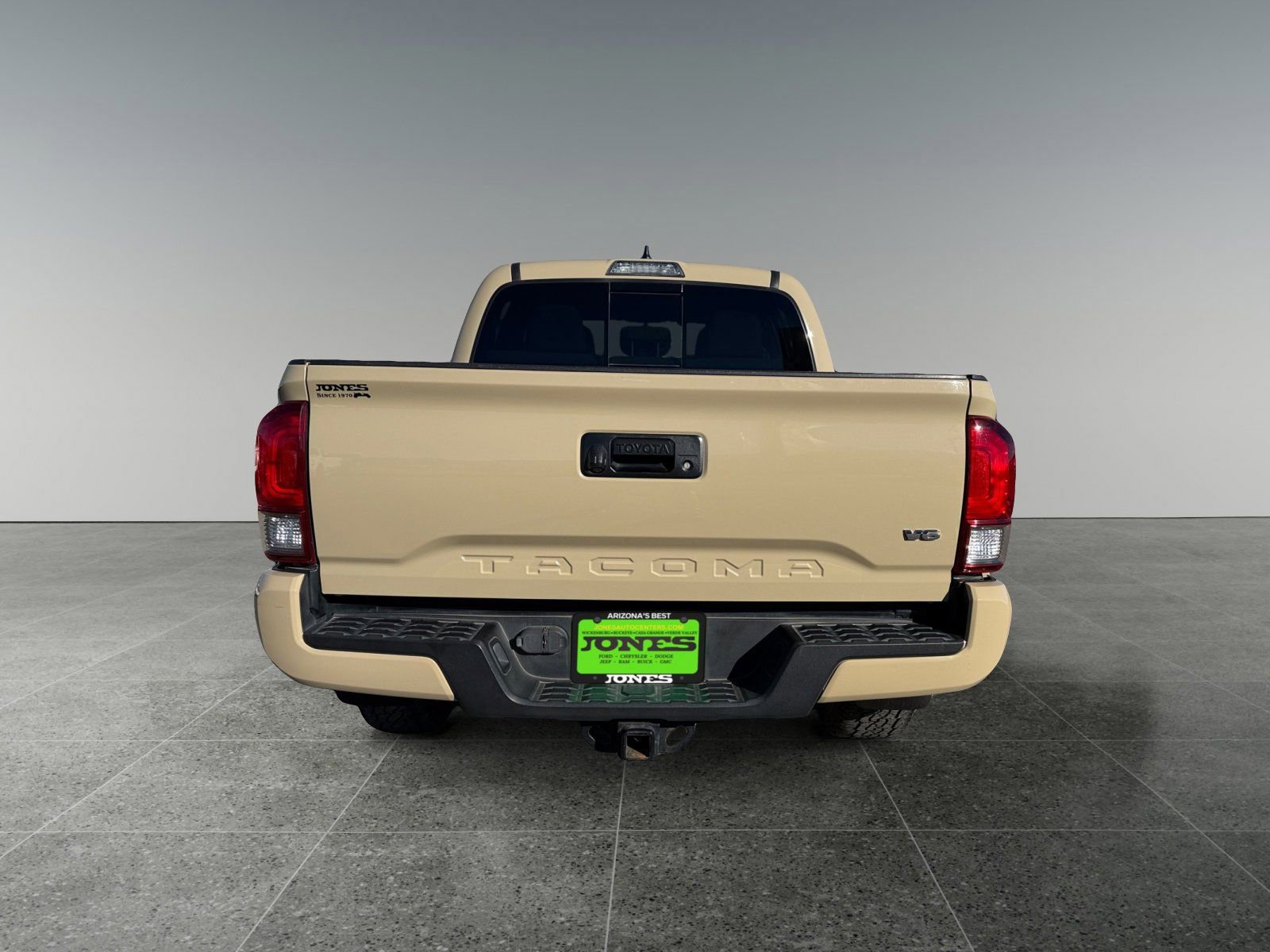 Used 2017 Toyota Tacoma TRD Sport image 3