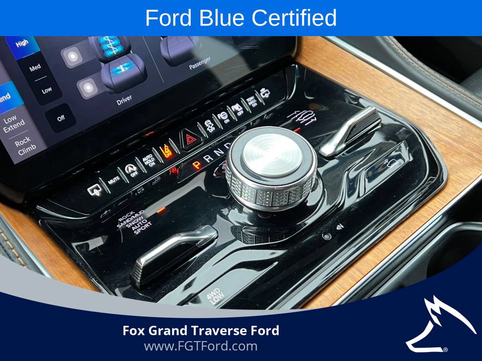Used 2024 Jeep Grand Wagoneer L Series III AWD/4WD image 30
