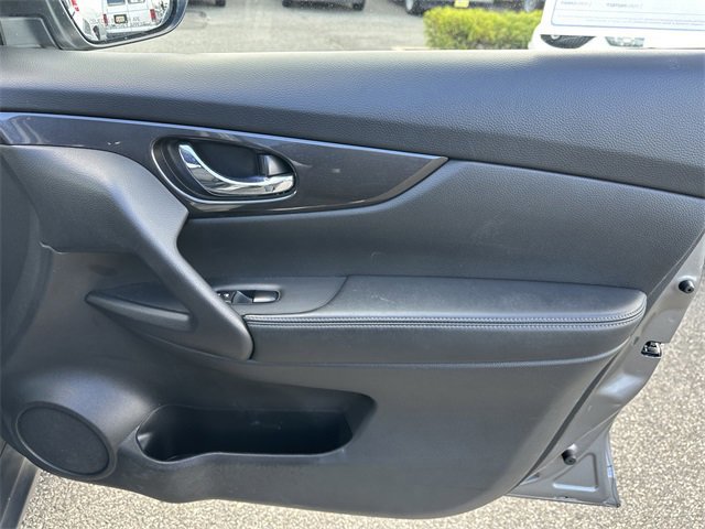 Used 2020 Nissan Rogue SV image 36