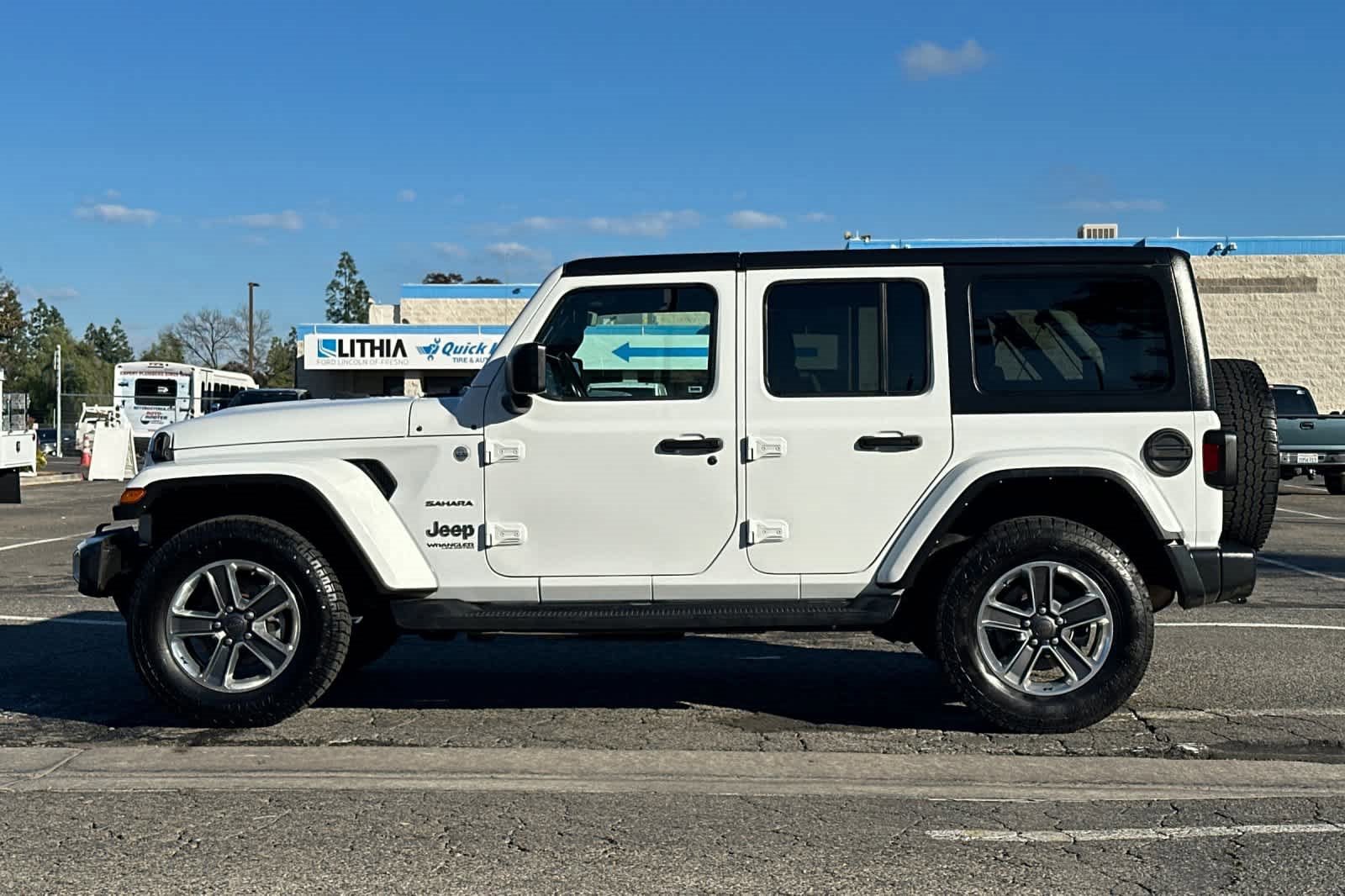 Used 2022 Jeep Wrangler Unlimited Sahara image 2