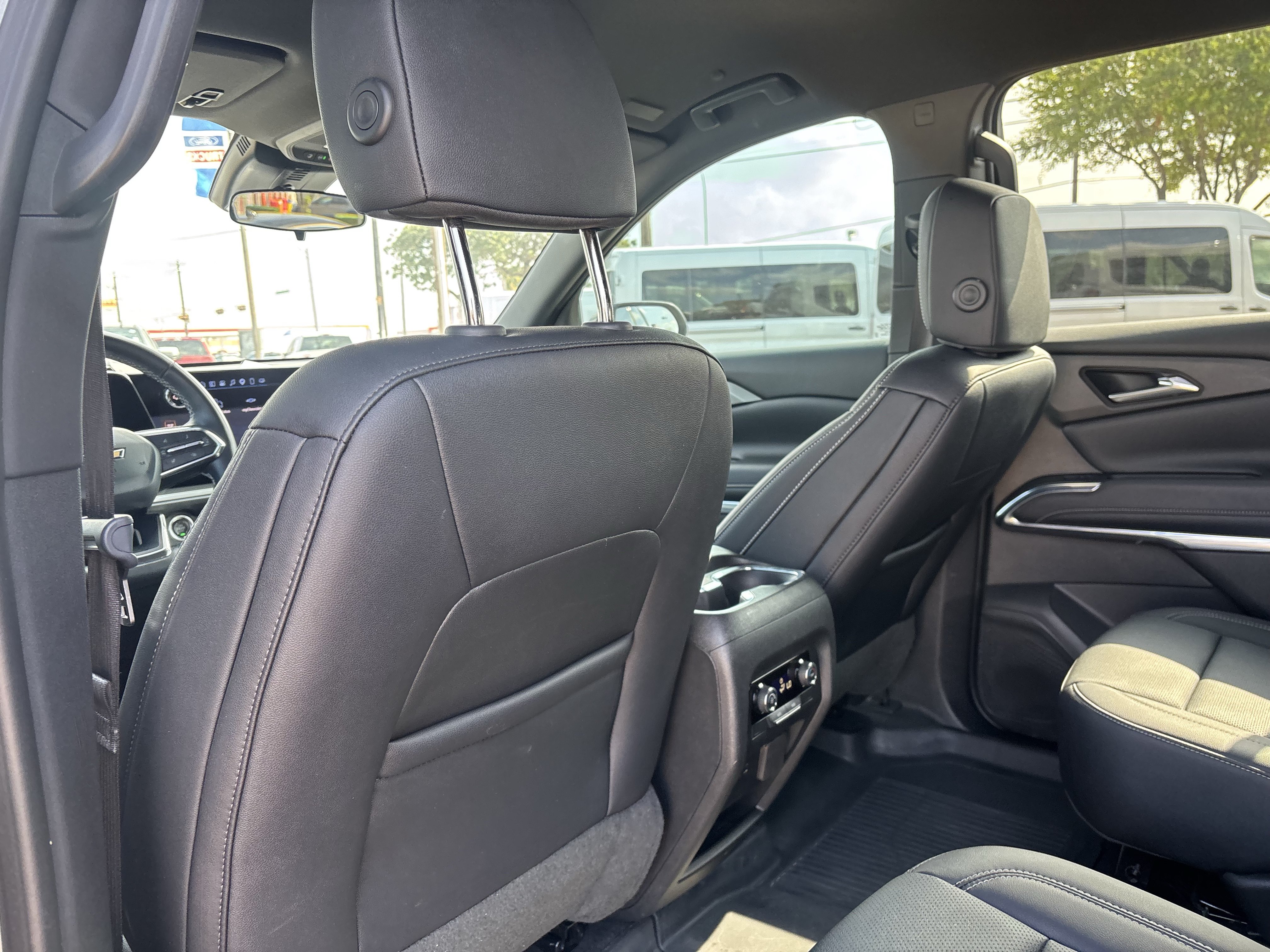 Used 2025 Chevrolet Traverse LT w/ Driver Confidence Package FWD image 17