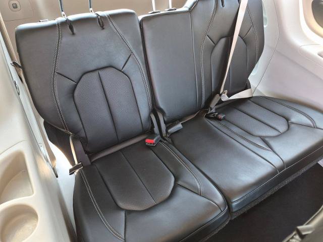 Used 2023 Chrysler Pacifica Touring-L FWD image 28