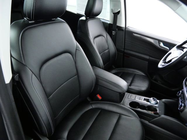 Certified 2022 Ford Escape Titanium w/ Class II Trailer Tow Package image 11