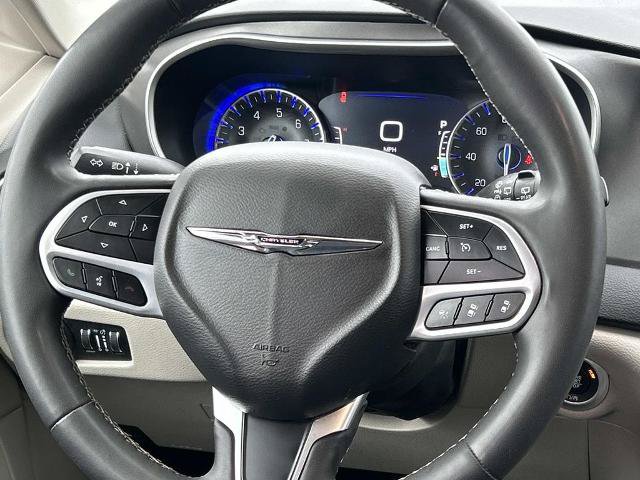 Used 2023 Chrysler Pacifica Touring-L FWD image 14