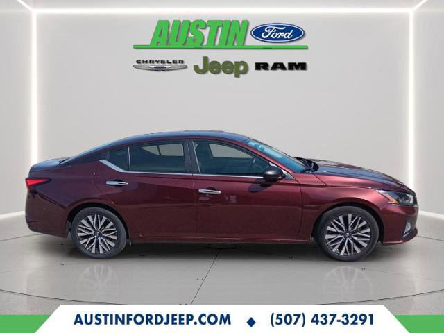 Used 2024 Nissan Altima 2.5 SV image 2