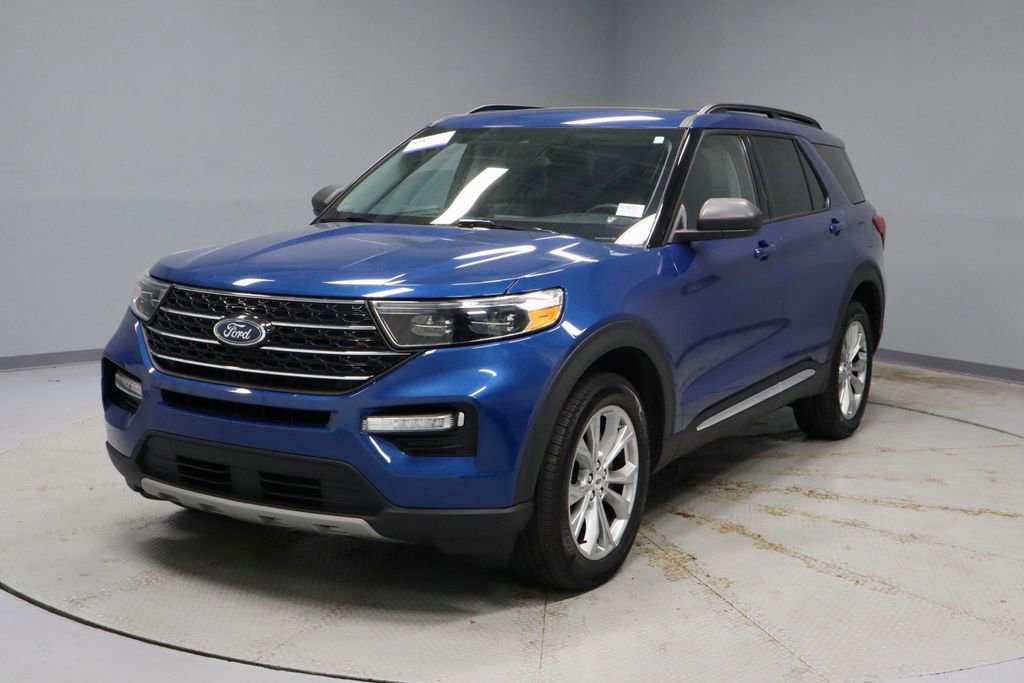 Certified 2023 Ford Explorer XLT w/ Equipment Group 202A AWD/4WD image 8