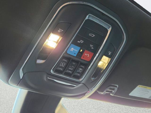 Used 2025 Jeep Wagoneer 4WD w/ Premium Group I image 23