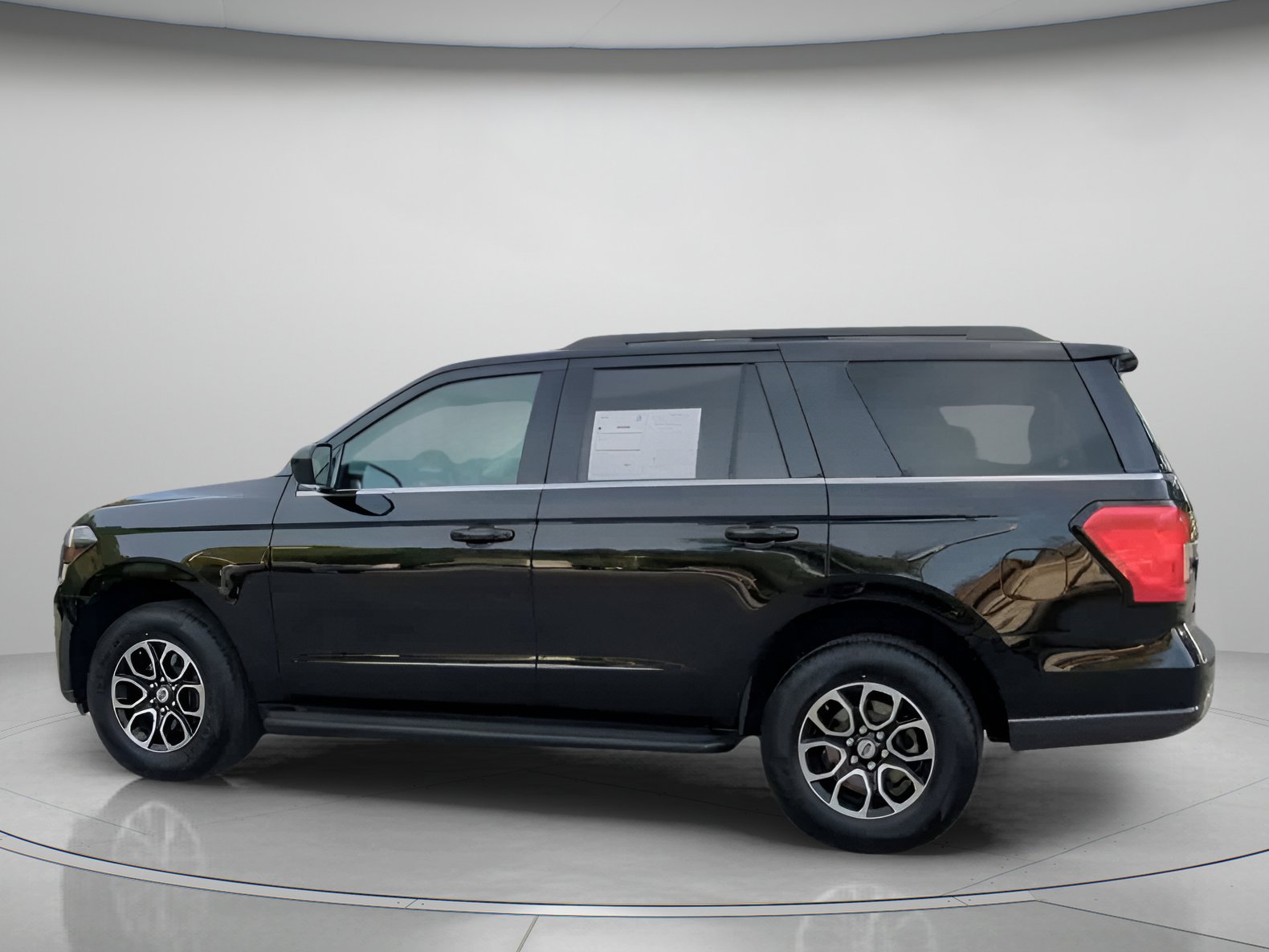 Certified 2024 Ford Expedition XLT RWD image 17