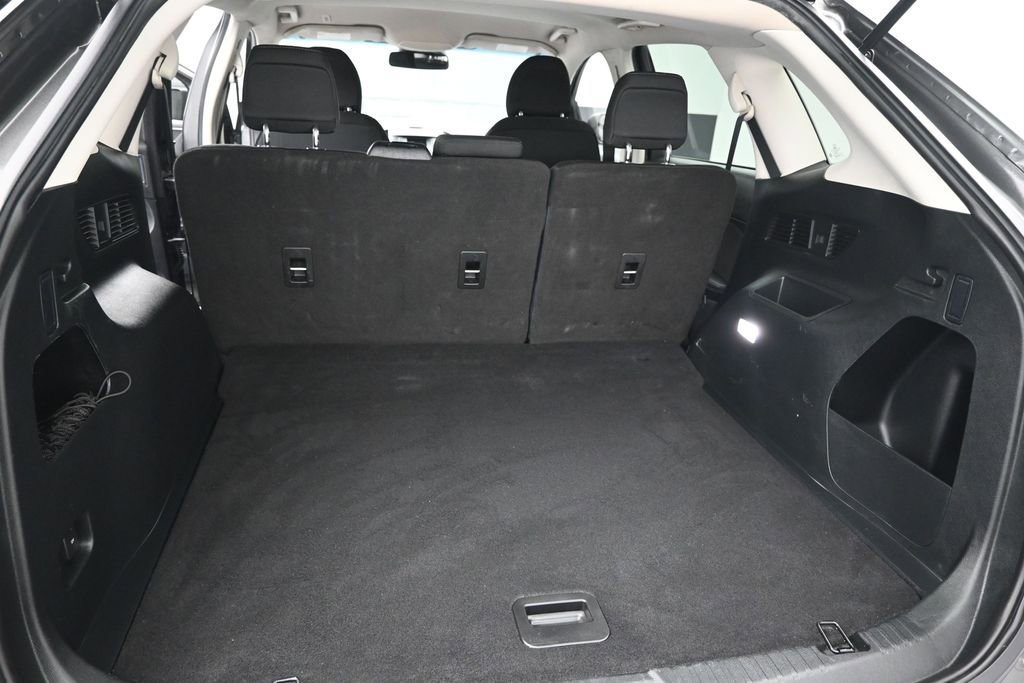 Certified 2019 Ford Edge SE FWD image 9