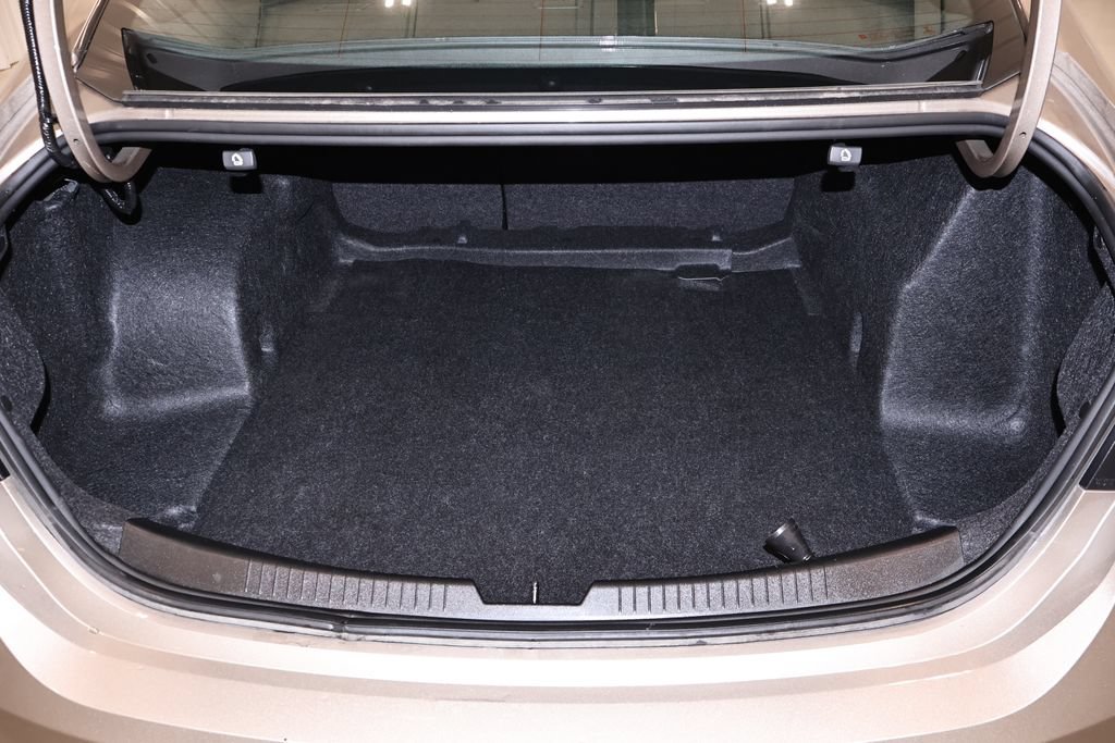 Used 2022 Chevrolet Malibu RS FWD image 32