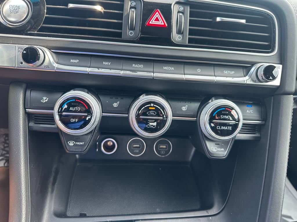 Used 2023 Genesis G70 2.0T image 13