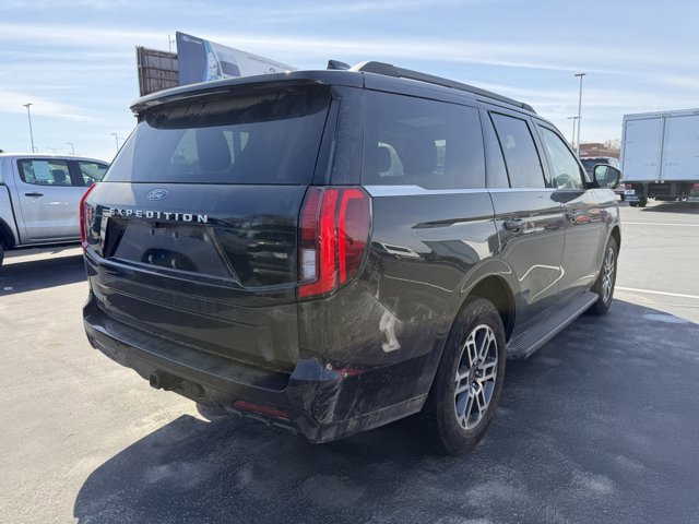 Certified 2025 Ford Expedition Active AWD/4WD image 2