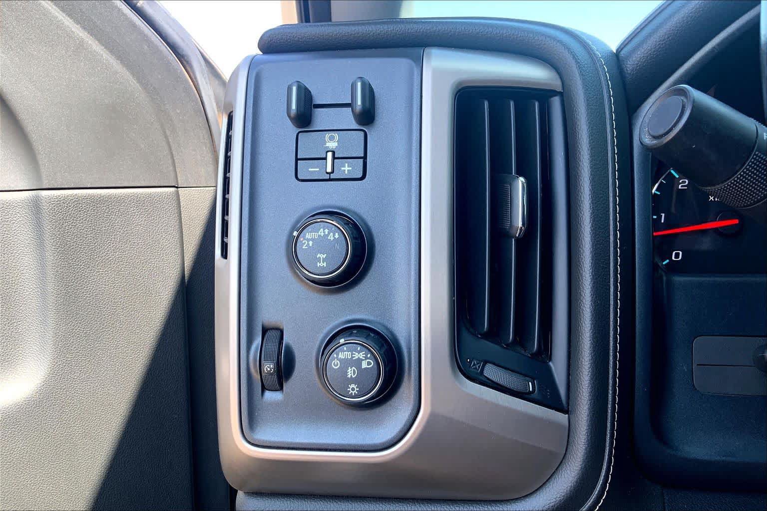 Used 2018 GMC Sierra 1500 Denali w/ Denali Ultimate Package AWD/4WD image 36