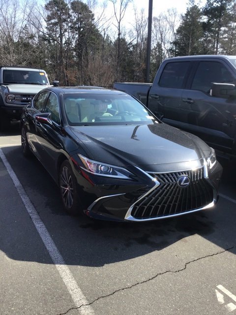 Used 2022 Lexus ES 300h w/ Premium Package image 3