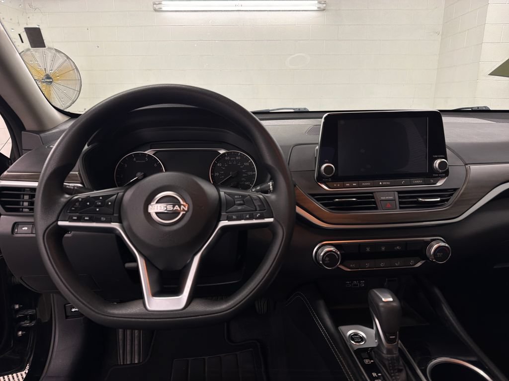 Used 2023 Nissan Altima 2.5 SV FWD image 9
