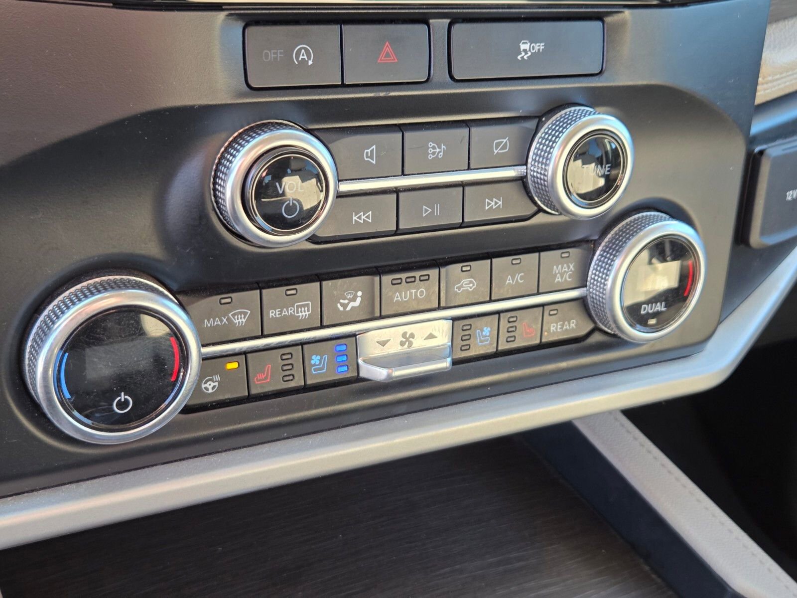 Certified 2024 Ford Expedition Limited image 24