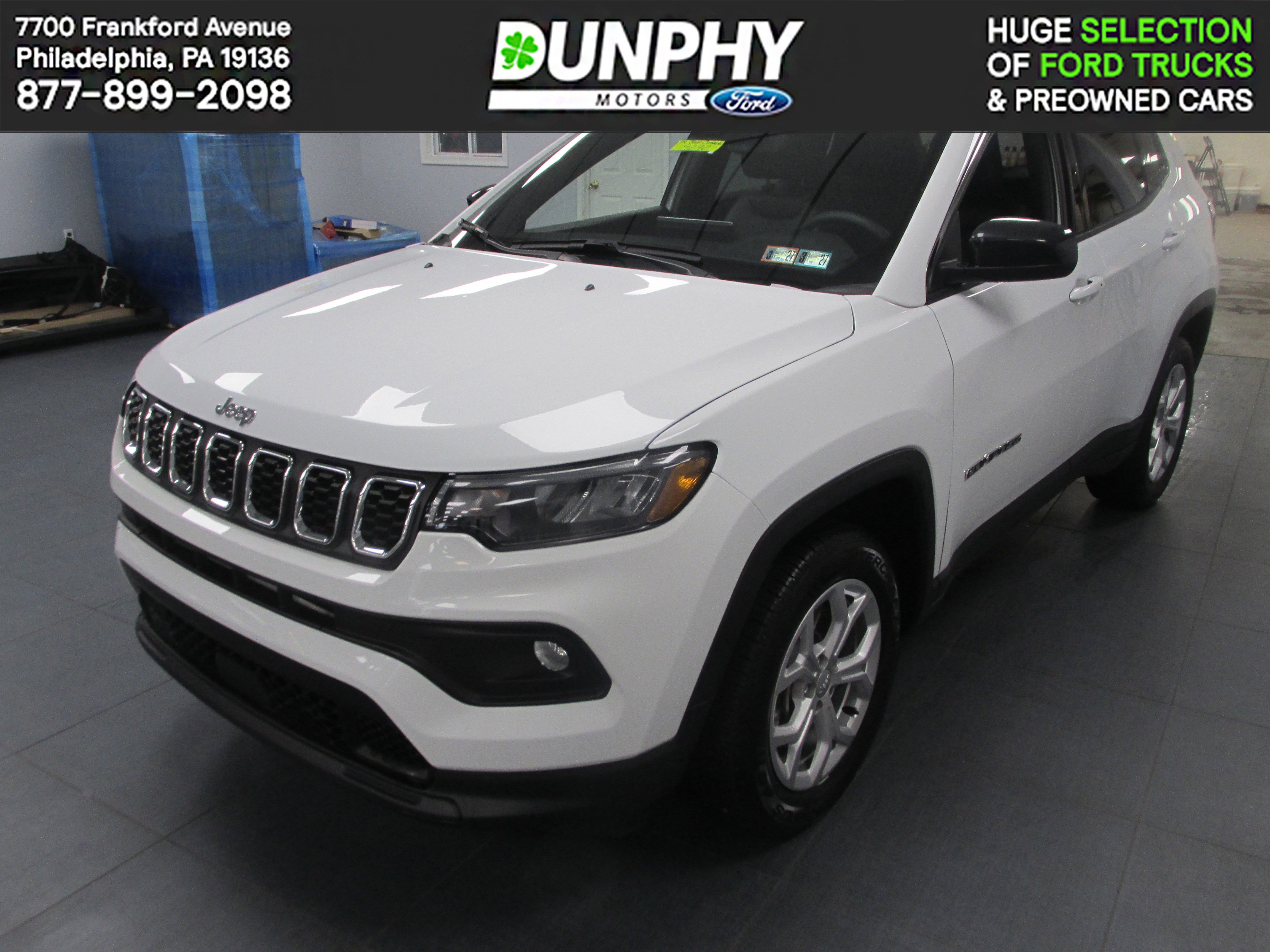 Used 2024 Jeep Compass Latitude image 1