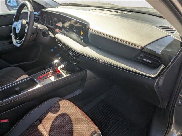 Used 2025 Nissan Kicks SR image 18