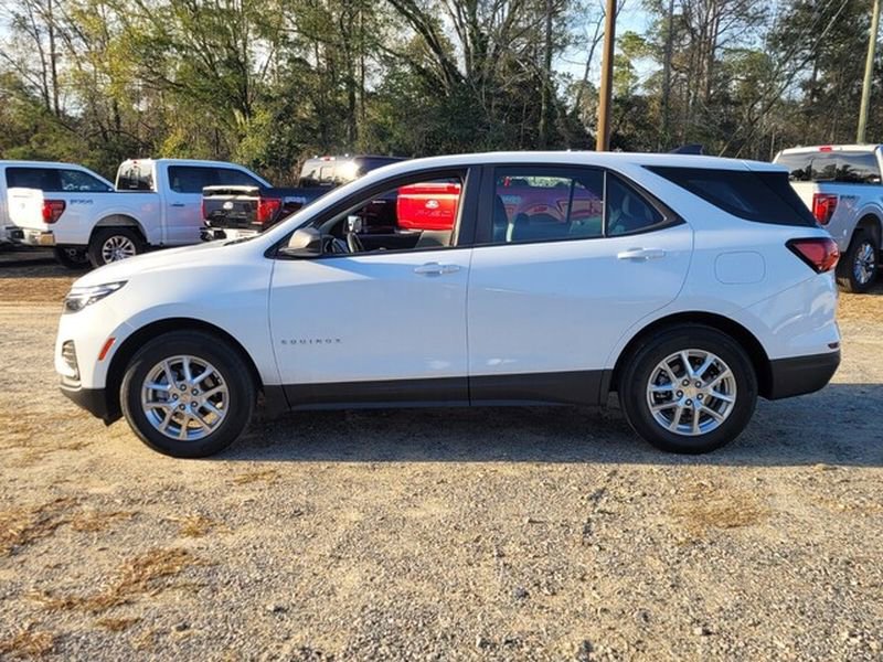 Used 2022 Chevrolet Equinox LS FWD image 4
