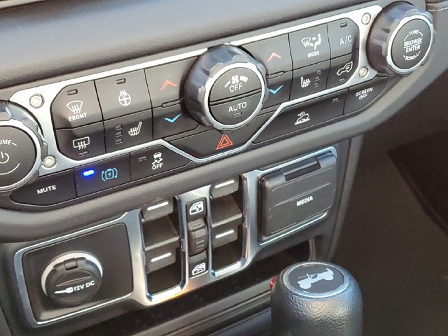 Used 2024 Jeep Wrangler Unlimited Sahara AWD/4WD image 17