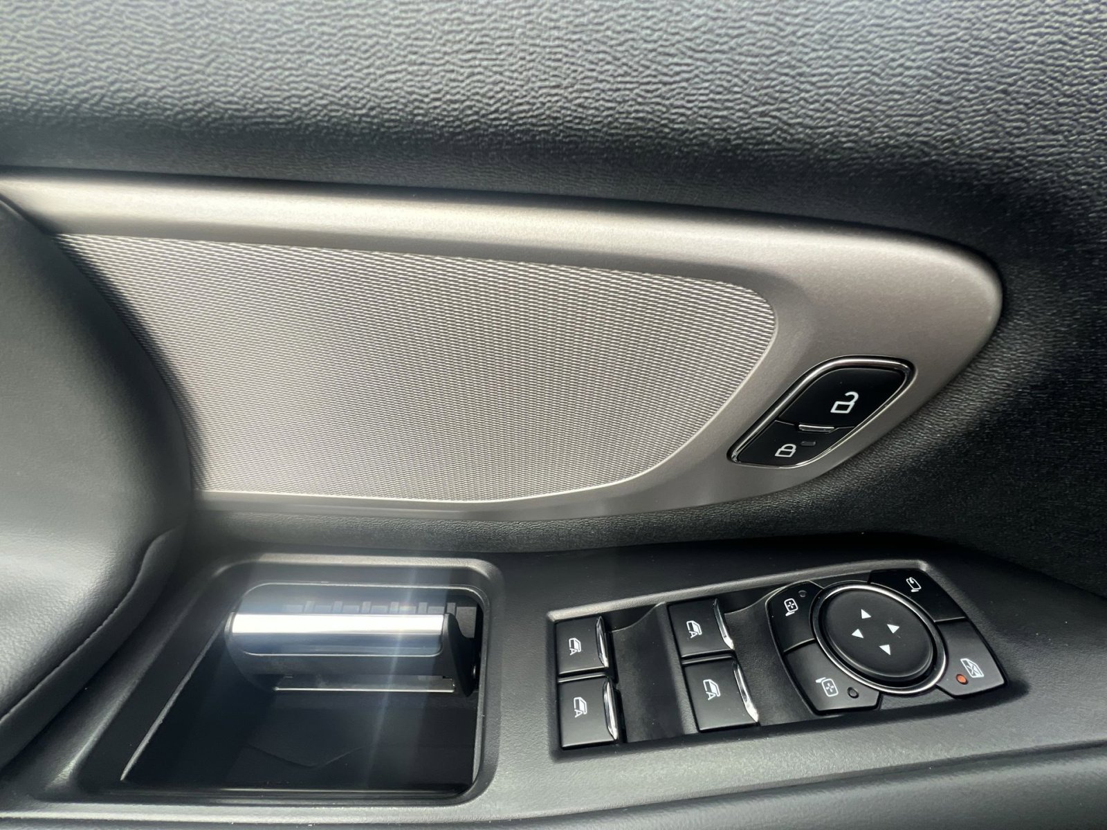 Certified 2025 Ford Expedition Active AWD/4WD image 23