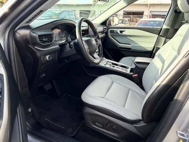 Certified 2021 Ford Explorer XLT w/ Equipment Group 202A RWD image 11