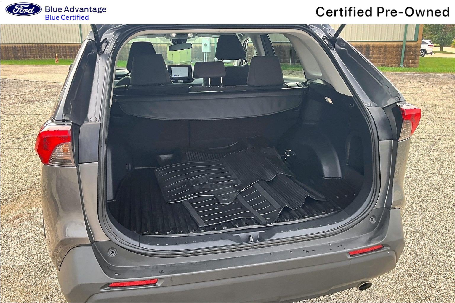 Used 2024 Toyota RAV4 LE AWD/4WD image 19