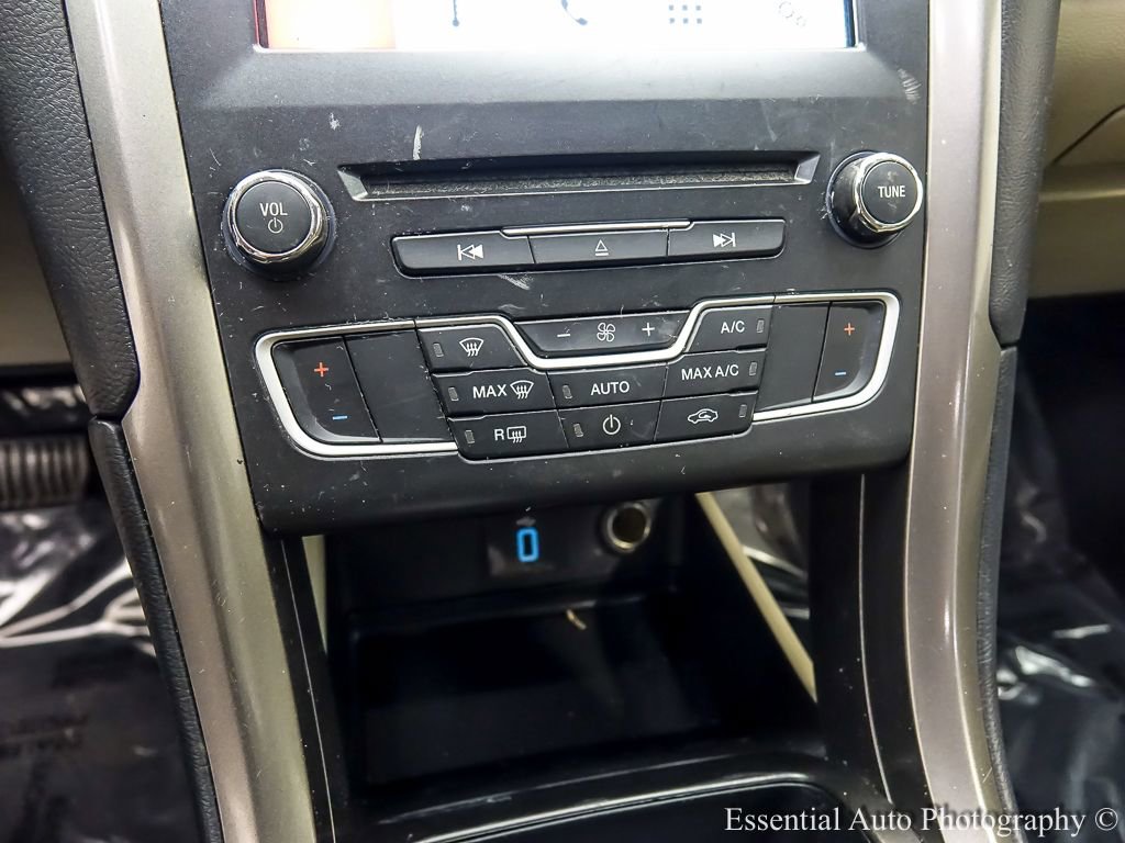Certified 2018 Ford Fusion SE w/ Fusion SE Technology Package FWD image 17