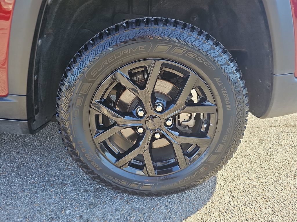 Used 2025 Jeep Grand Cherokee Altitude AWD/4WD image 32