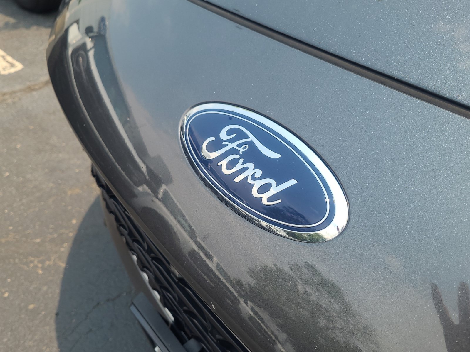 Certified 2020 Ford Escape Titanium AWD/4WD image 23