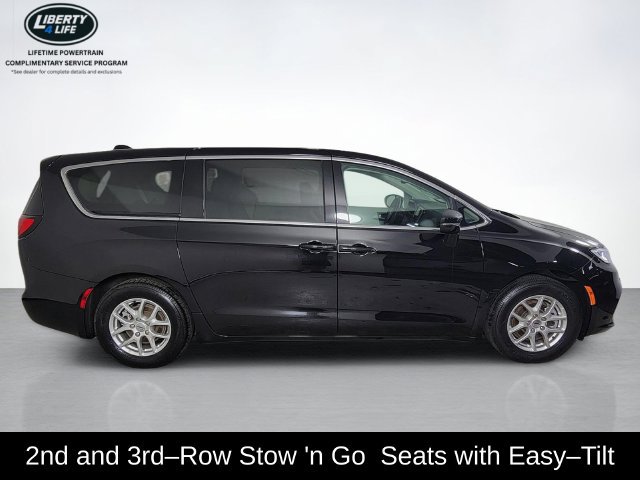 Used 2024 Chrysler Pacifica Touring-L FWD image 2