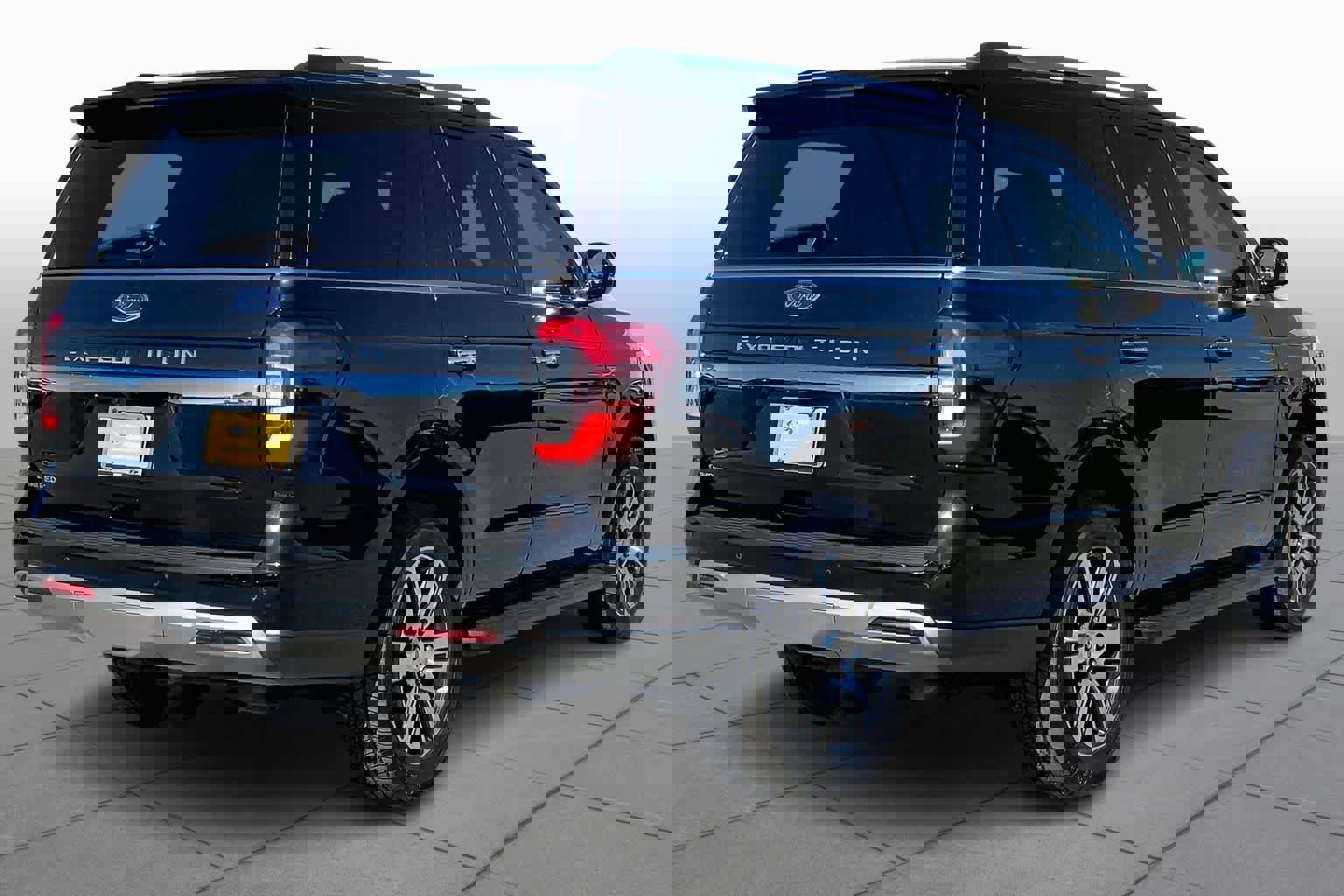 Certified 2024 Ford Expedition Limited image 3