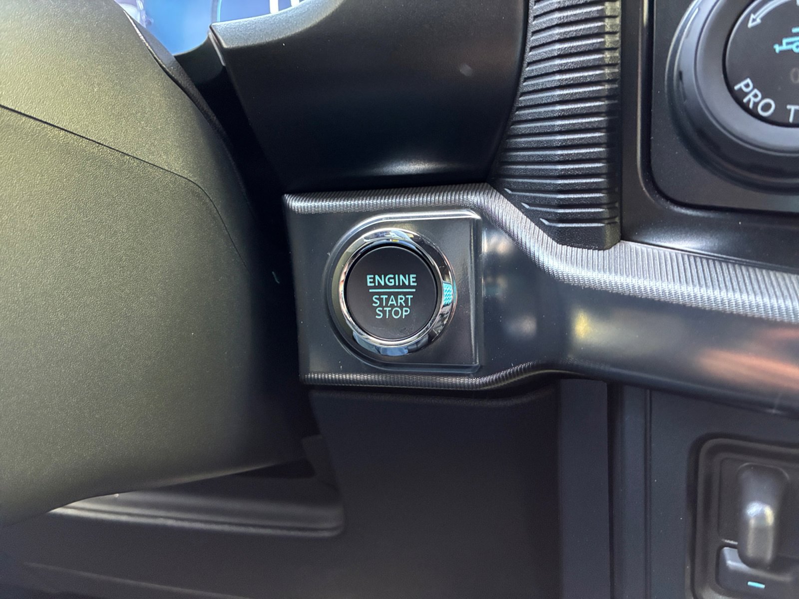 Certified 2025 Ford F150 Raptor AWD/4WD image 30