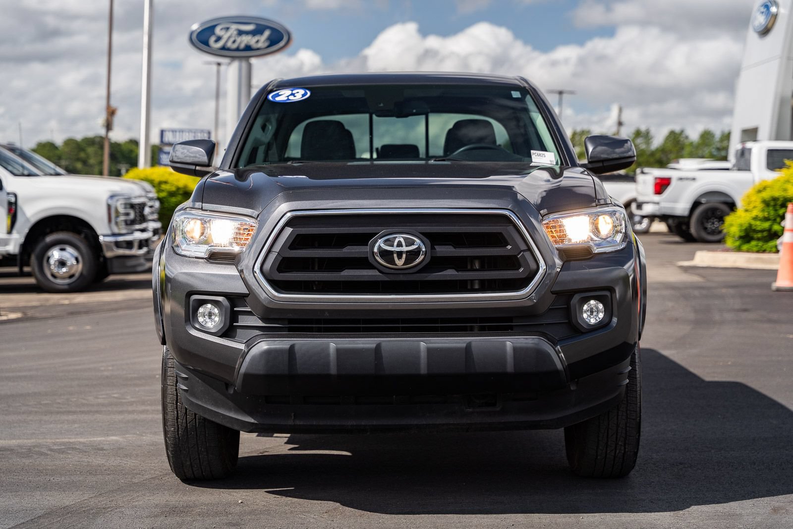 Used 2023 Toyota Tacoma SR5 RWD image 2