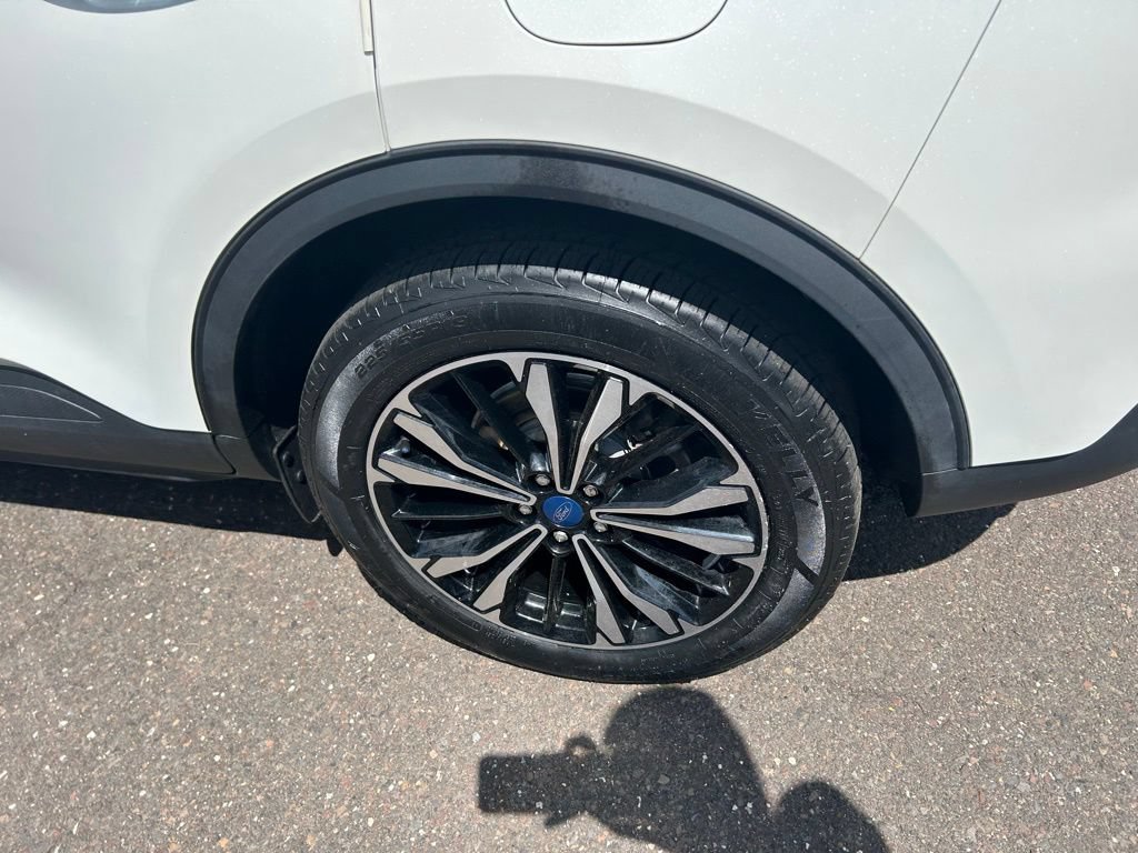 Certified 2022 Ford Escape SEL w/ SEL Stealth AWD Package image 32
