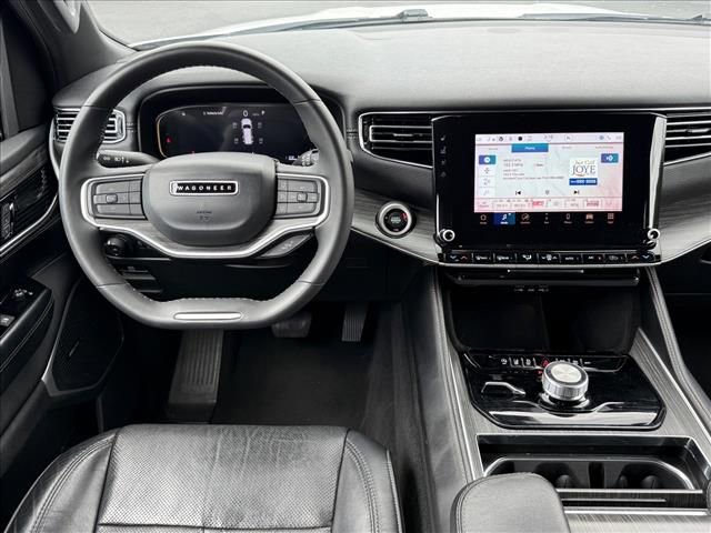 Used 2023 Jeep Wagoneer L Series II AWD/4WD image 12