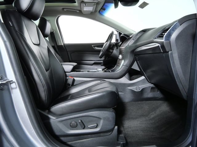 Certified 2020 Ford Edge Titanium AWD/4WD image 10