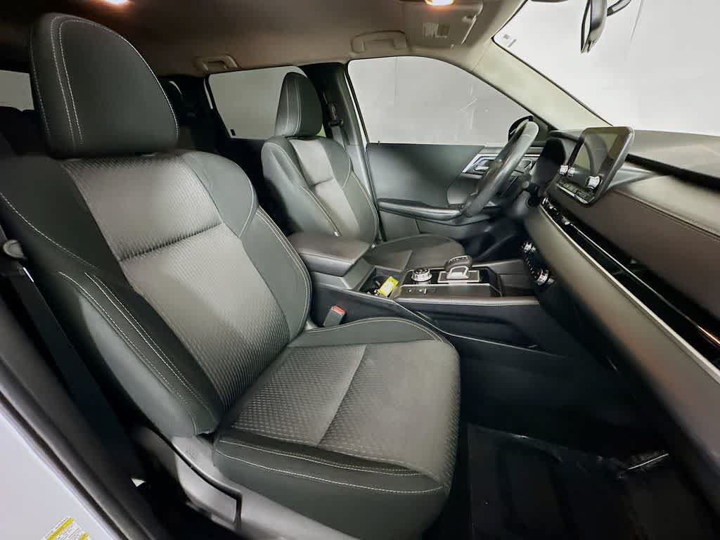 Used 2024 Mitsubishi Outlander ES FWD image 15