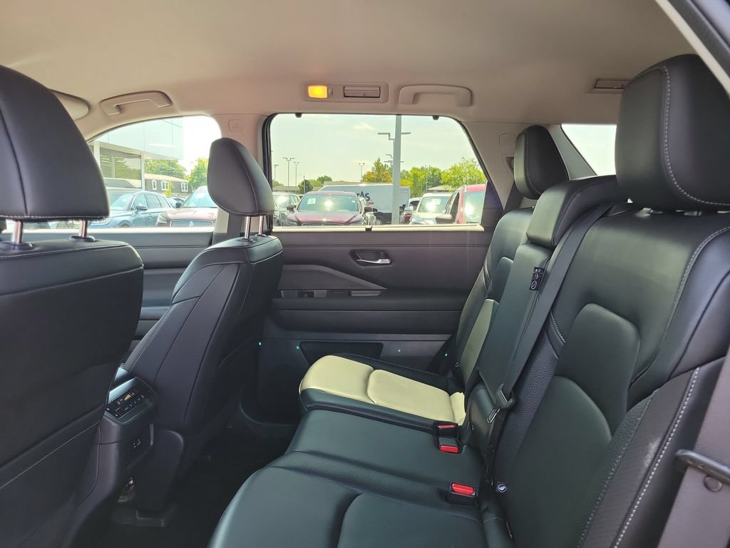 Used 2022 Nissan Pathfinder SL AWD/4WD image 14