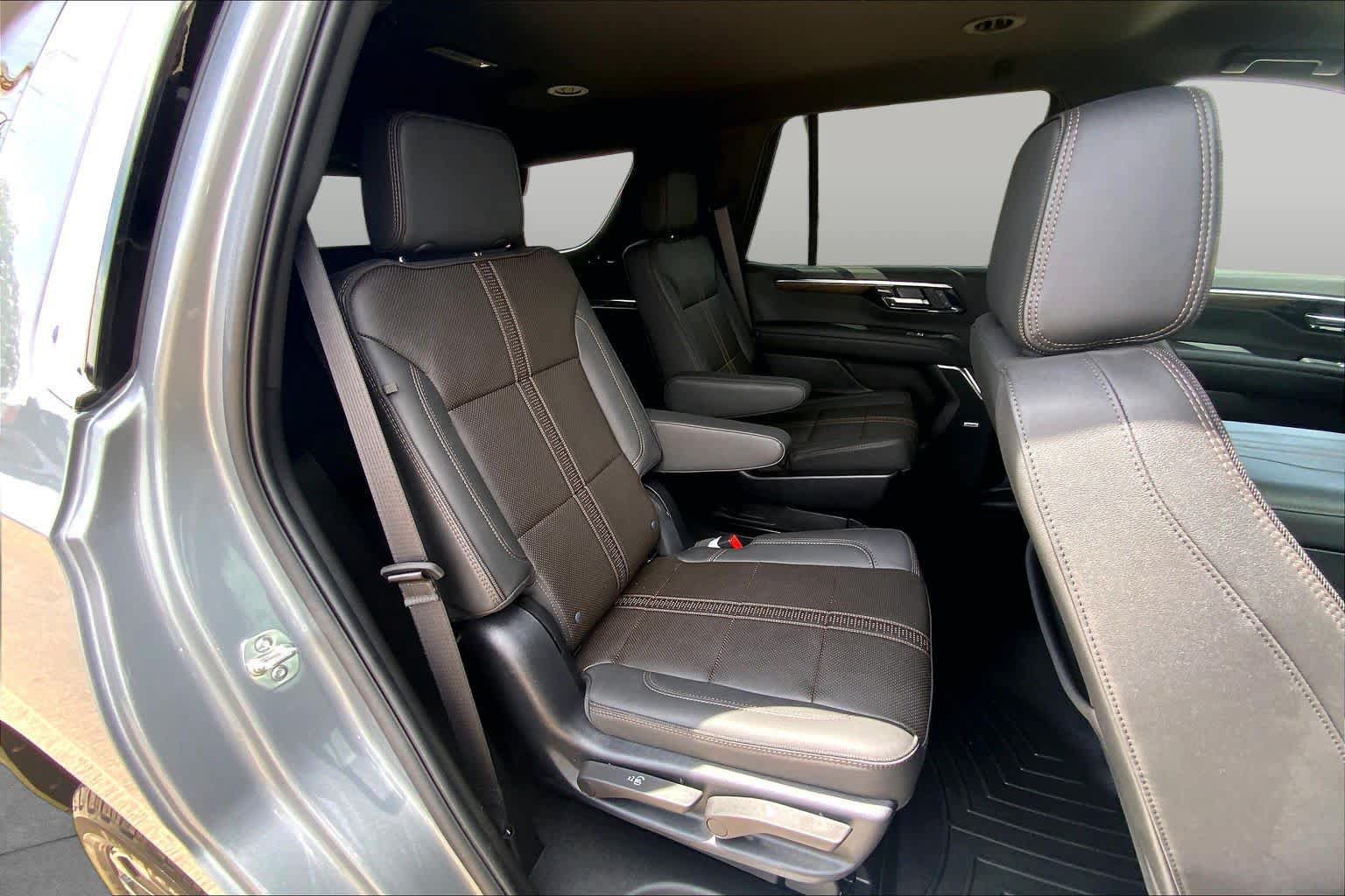 Used 2025 Chevrolet Tahoe High Country AWD/4WD image 39