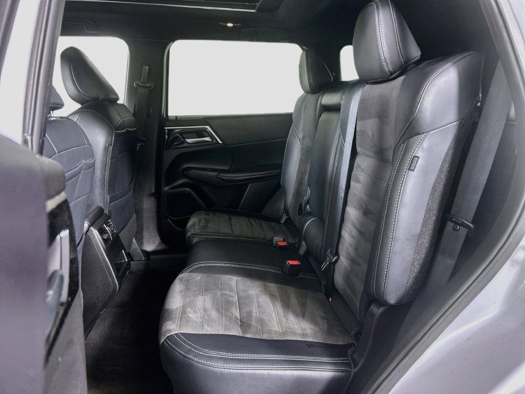 Used 2024 Mitsubishi Outlander AWD image 26