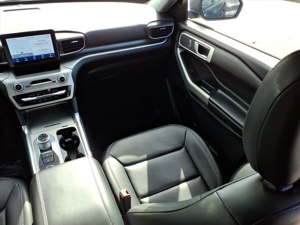 Certified 2022 Ford Explorer XLT w/ Equipment Group 202A image 17