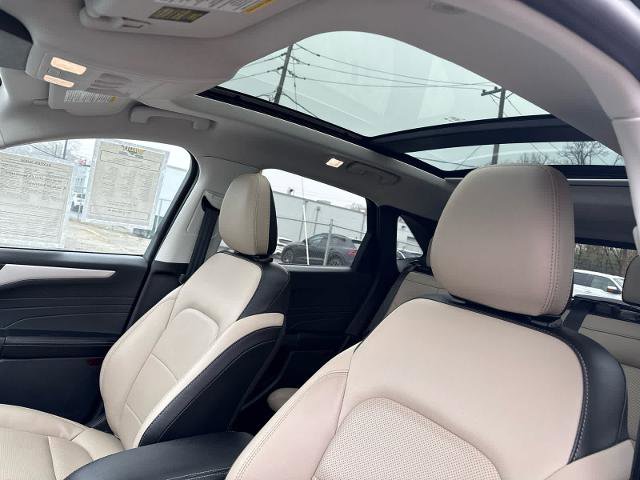 Certified 2022 Ford Escape SEL AWD/4WD image 11